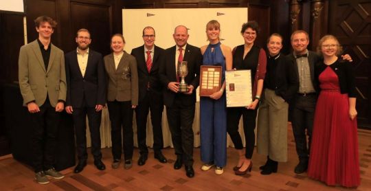 Preisvergabe Tanja Pokal an Peter von Danzig