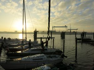 Die Sonne ist bereits aufgegangen, das erste Boot kommt endlich an den Haken...