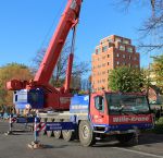 Kran beim Aufslippen 2012